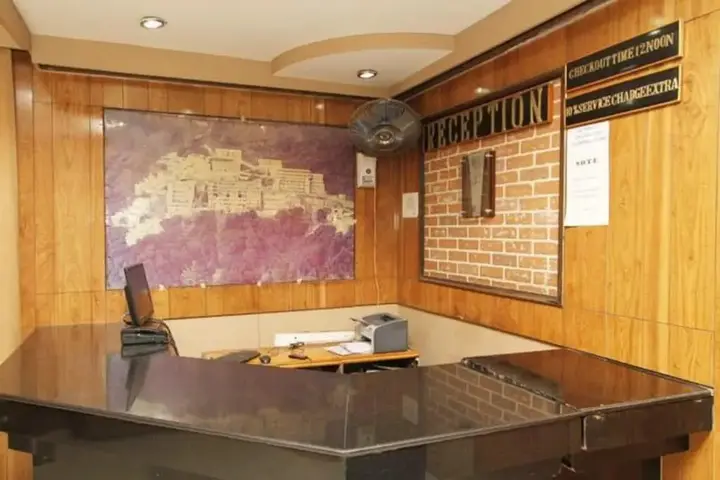 Катра: Hotel Kashmir Residency