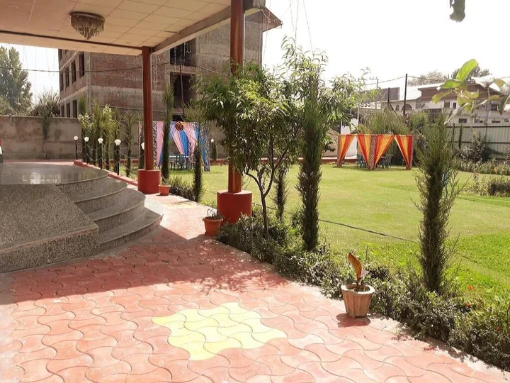 Шринагар: Triden Kashmir Resort