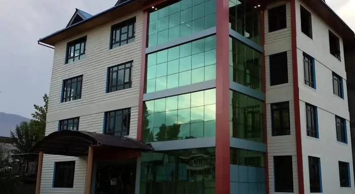 Шринагар: Triden Kashmir Resort