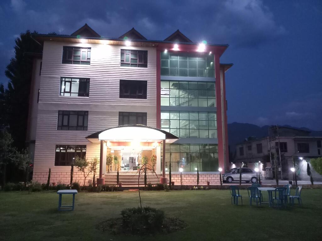 Шринагар: Triden Kashmir Resort