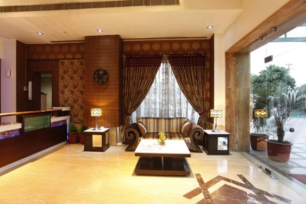 Дехрадун: Hotel Aakash Residency
