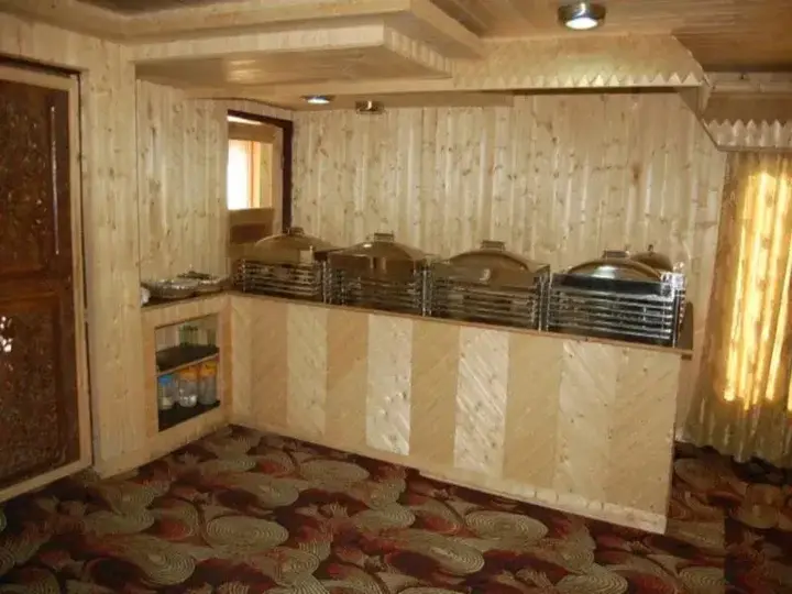 Гульмарг: Hotel Zahgeer Continental
