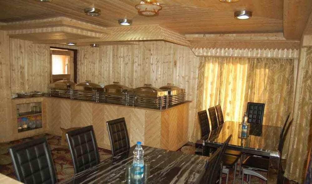Гульмарг: Hotel Zahgeer Continental