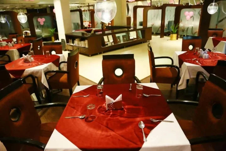 Каримнагар: Hotel Swetha