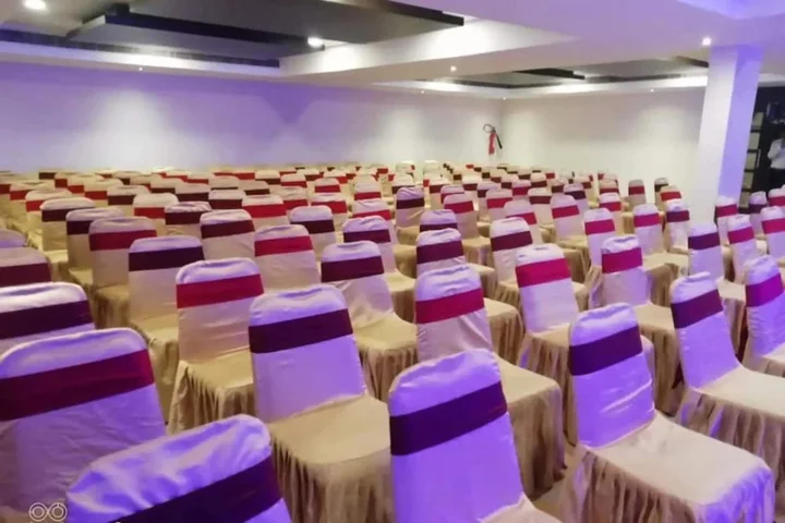 Каримнагар: Hotel Swetha
