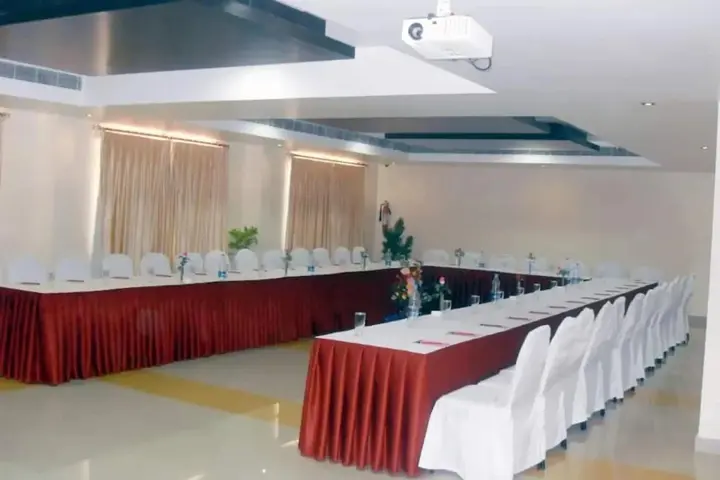Каримнагар: Hotel Swetha