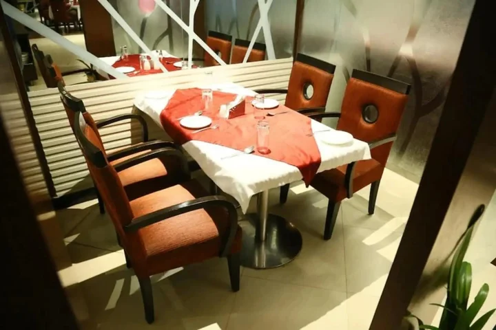 Каримнагар: Hotel Swetha
