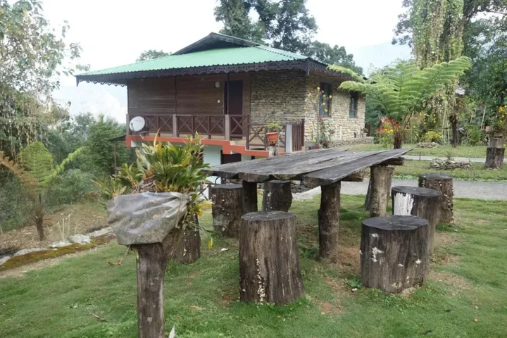 Пеллинг: The Barfung Retreat