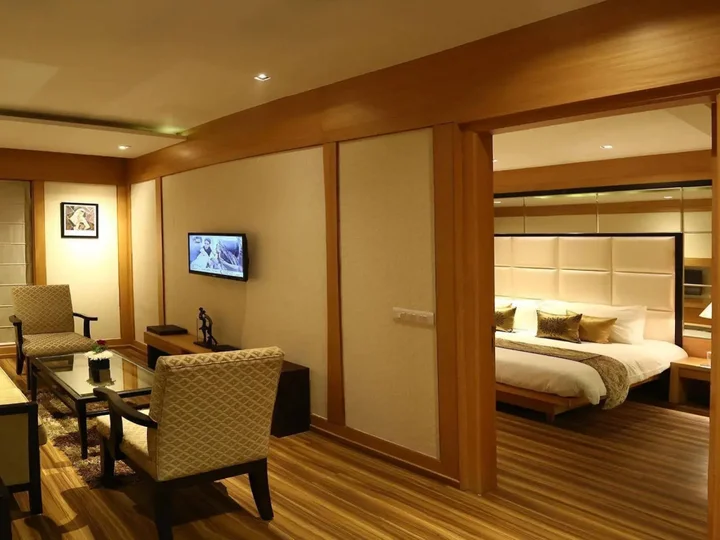 Нью-Дели: The Nikunj Hotel
