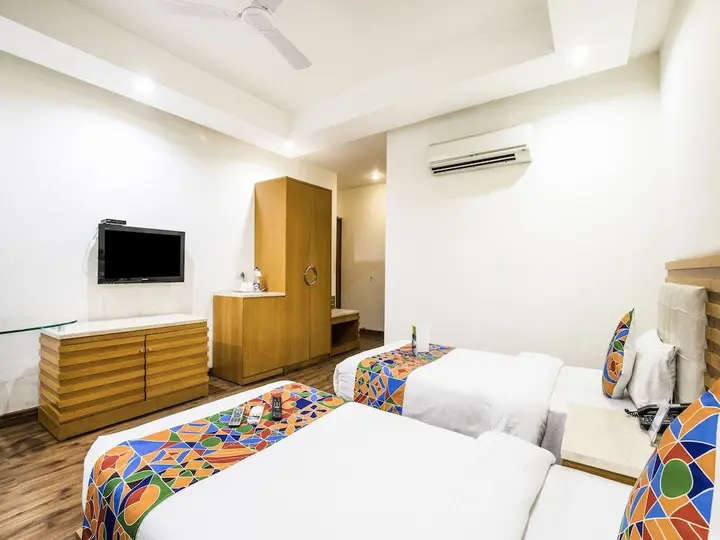 Гуруграм: FabHotel GRD DLF Square
