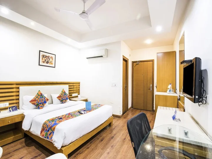 Гуруграм: FabHotel GRD DLF Square