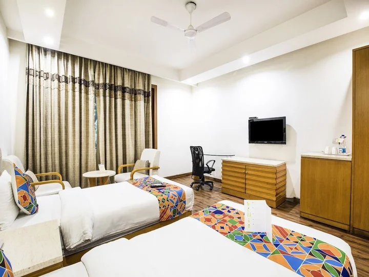 Гуруграм: FabHotel GRD DLF Square
