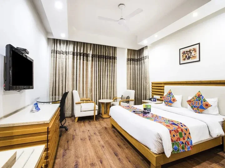 Гуруграм: FabHotel GRD DLF Square