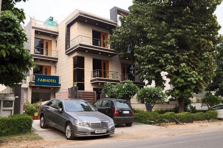 Гуруграм: FabHotel GRD DLF Square