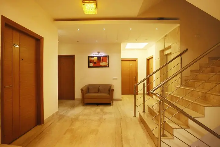Гуруграм: FabHotel GRD DLF Square