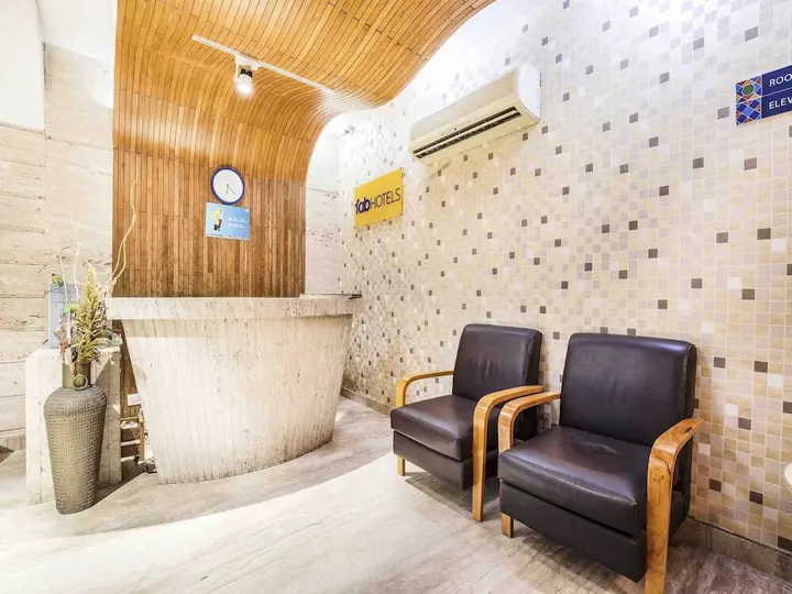 Гуруграм: FabHotel GRD DLF Square