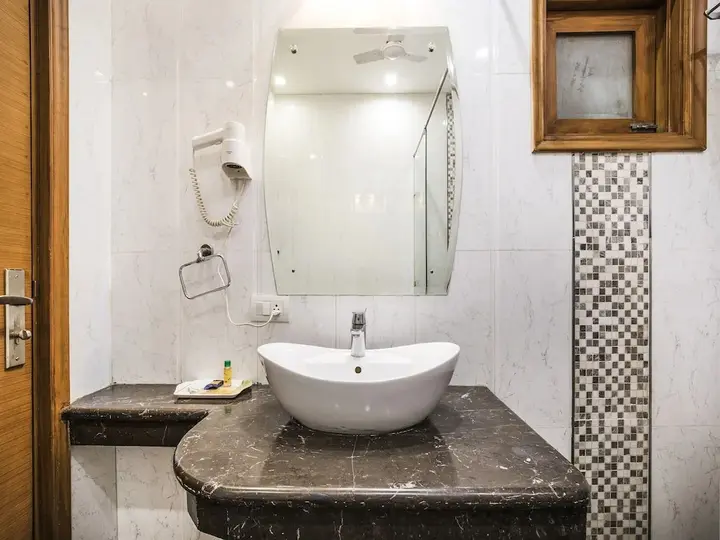 Гуруграм: FabHotel GRD DLF Square