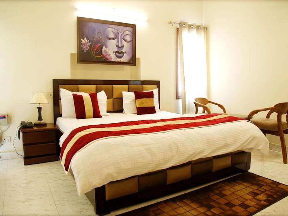 Room in Guest Room - Maplewood Guest House, Neeti Bagh, New Delhiit is a Boutiqu Guest House — фото 3