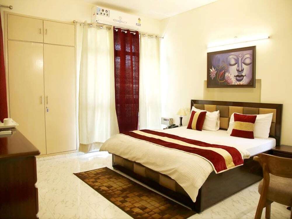 Нью-Дели: Room in Guest Room - Maplewood Guest House, Neeti Bagh, New Delhiit is a Boutiqu Guest House