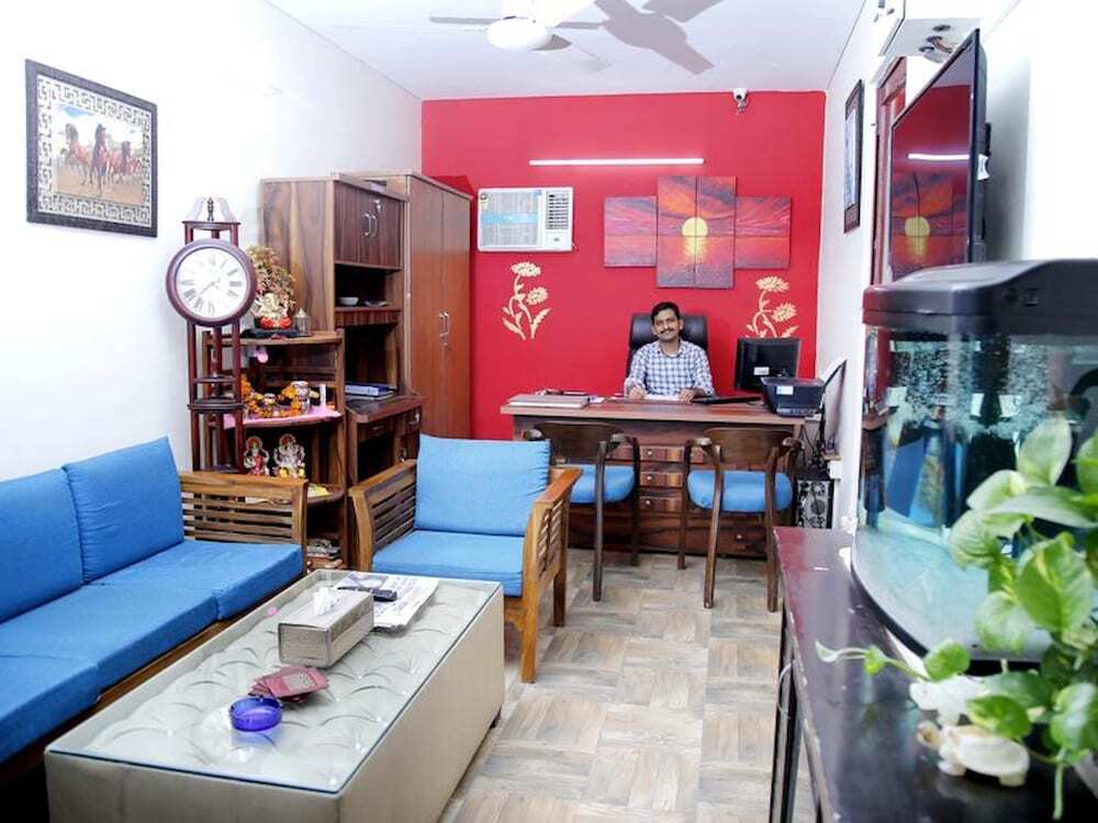 Нью-Дели: Room in Guest Room - Maplewood Guest House, Neeti Bagh, New Delhiit is a Boutiqu Guest House