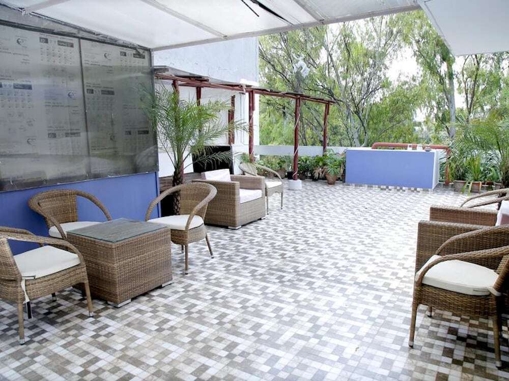 Нью-Дели: Room in Guest Room - Maplewood Guest House, Neeti Bagh, New Delhiit is a Boutiqu Guest House