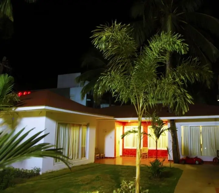 Бага: Paparazzi Resort