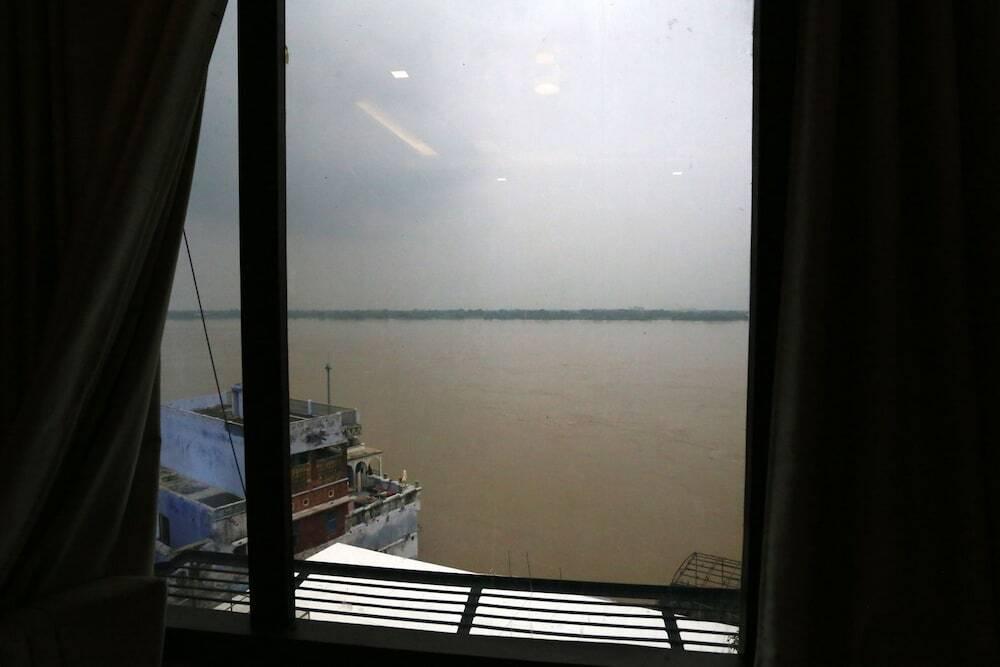 Варанаси: A Palace on River - Rashmi guest House