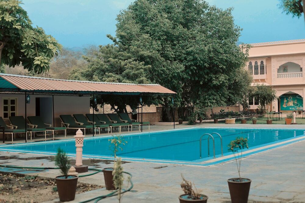 Садри: Ranakpur Hill Resort
