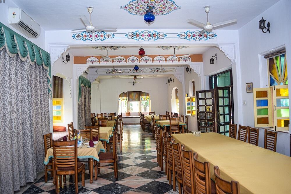 Садри: Ranakpur Hill Resort