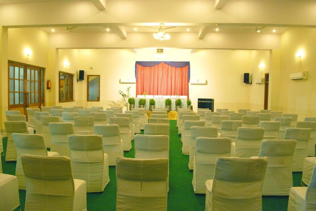 Агра: Chandra Pushp Palace