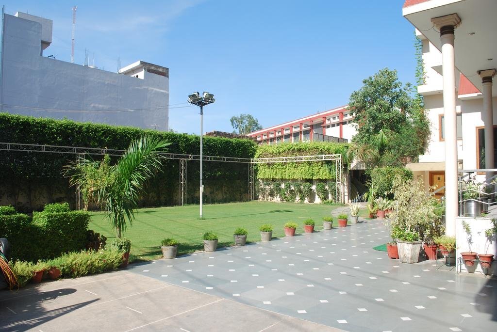 Chandra Pushp Palace — фото 1