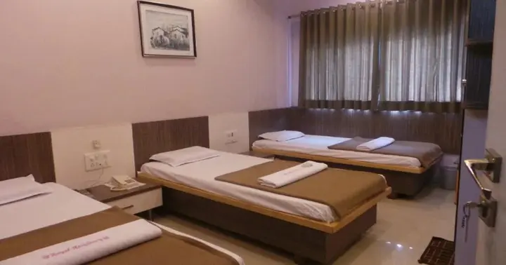 Сангли: Hotel Royal Residency Executive