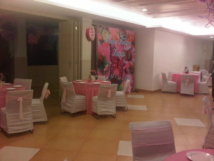 Нью-Дели: Hotel Twin Tree Naraina