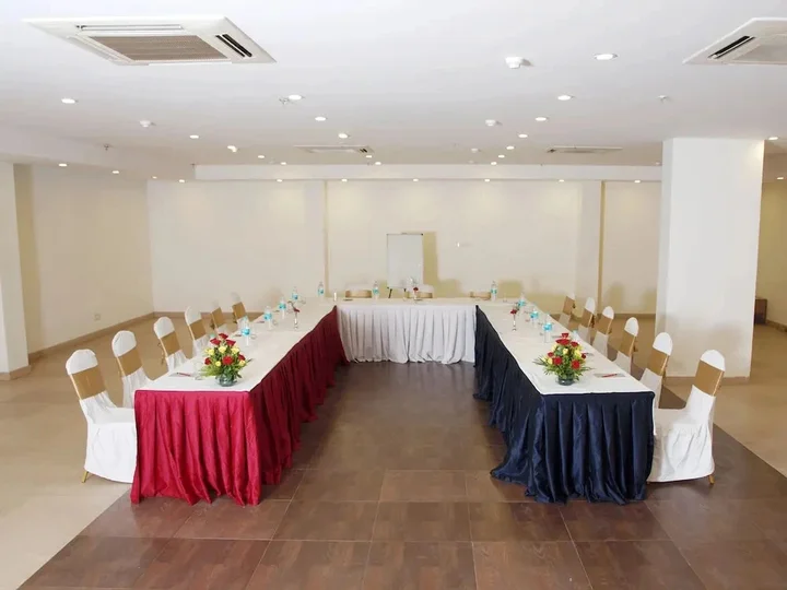 Нью-Дели: Hotel Bmk Grand By FabHotels