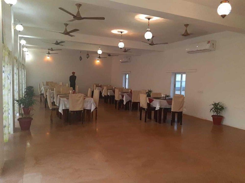 Каной: Jaisalmer Desert Safari Camps And Resort