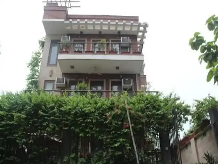 Гуруграм: Redbrick villa