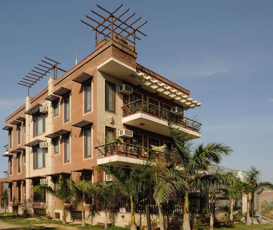 Гуруграм: Redbrick villa