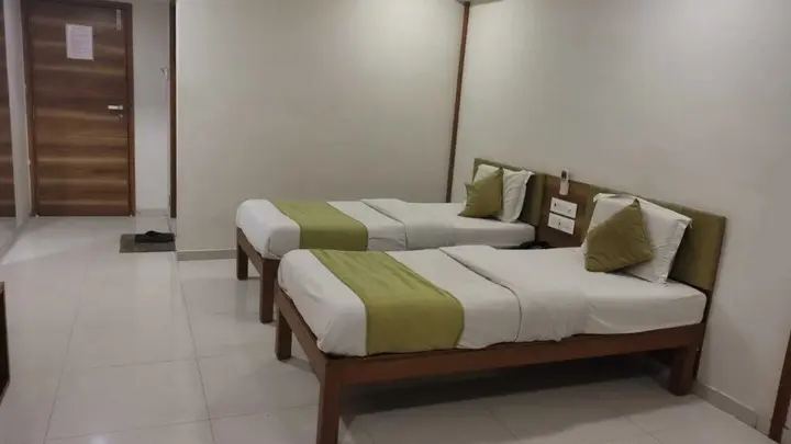 Вадодара: HOTEL PRUDENT - Vadodra