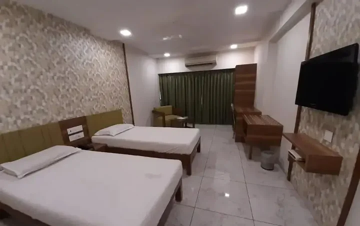 Вадодара: HOTEL PRUDENT - Vadodra
