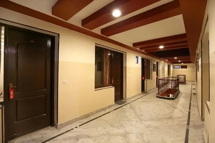 Чандигарх: OYO 6366 Grand Regal Hotel