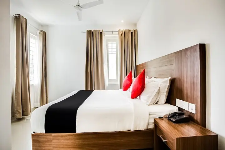 Теккумбхагам: Capital O 60558 Hotel Midhuna International