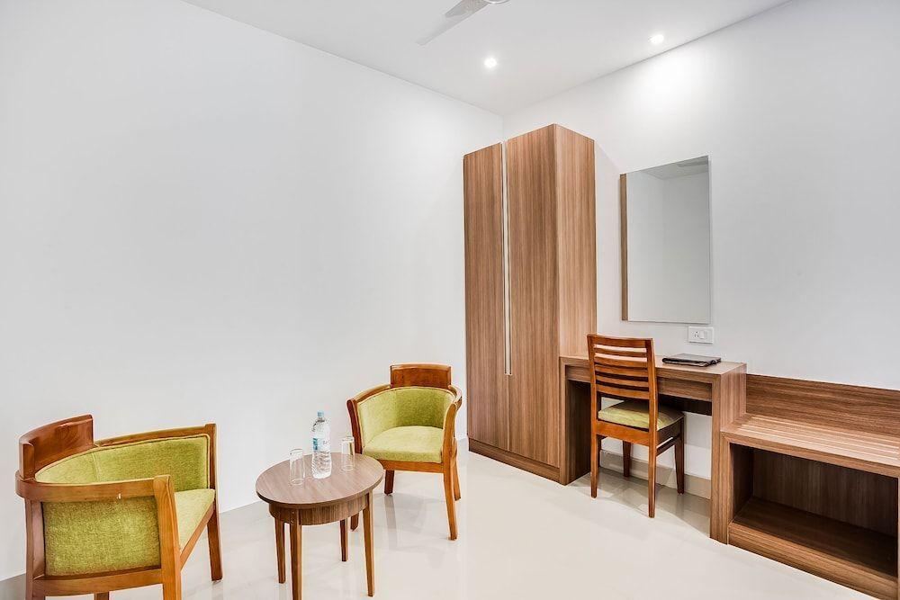 Теккумбхагам: Capital O 60558 Hotel Midhuna International