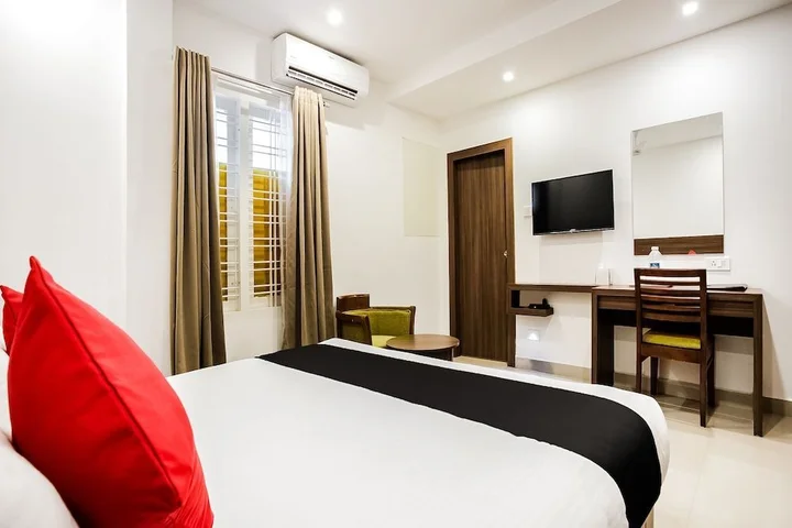 Теккумбхагам: Capital O 60558 Hotel Midhuna International