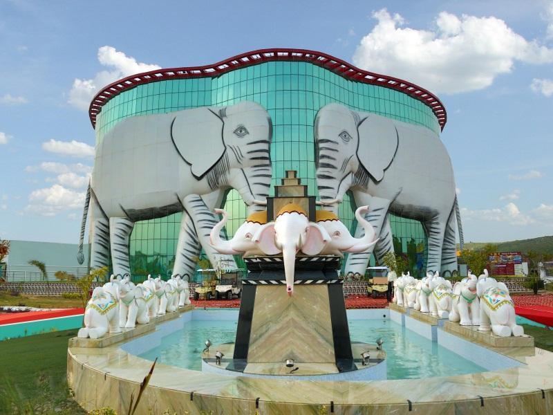 Сирса: SMG Hotel & Resort