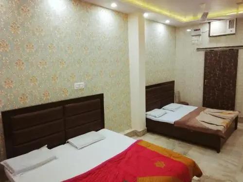Матхура: Abhiraj Guest House
