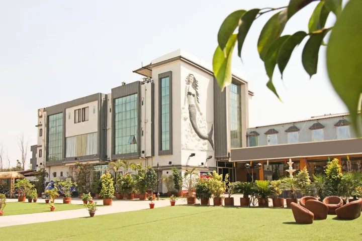 Данапур: Vatika Premier Hotel