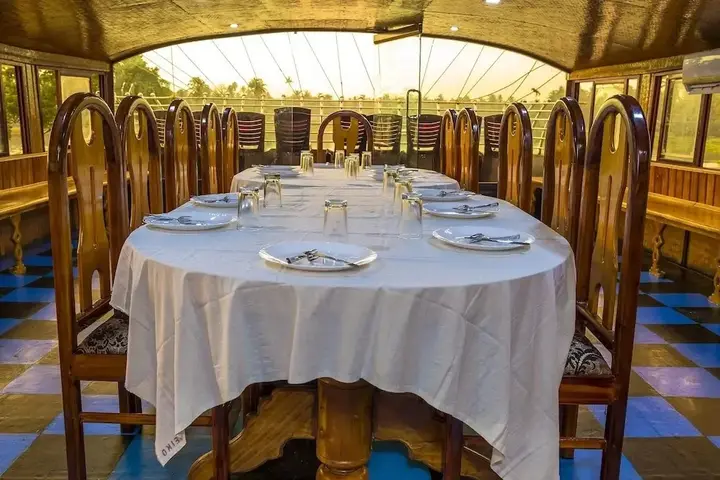 Аллеппи: Coco HouseBoat