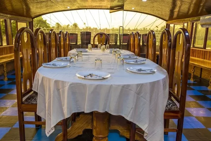Аллеппи: Coco HouseBoat
