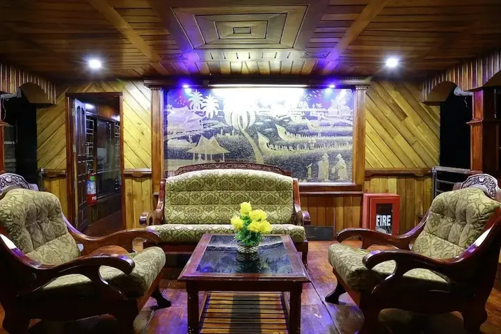 Аллеппи: Coco HouseBoat