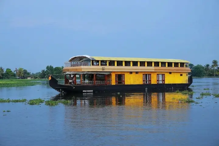 Аллеппи: Coco HouseBoat